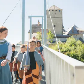 https://api.festung-hohensalzburg.at/fileadmin/content/images/pressefotos/burg_mauterndorf/Zugbruecke_BurgMauterndorf_2303.jpg