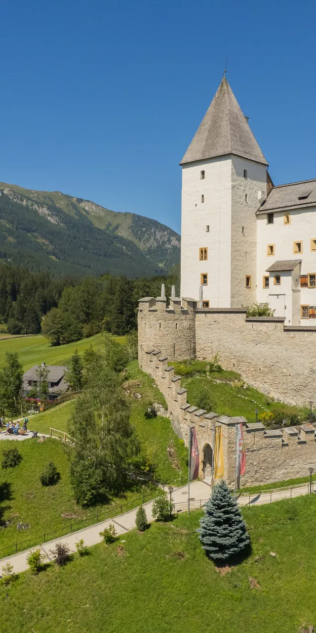 BurgMauterndorf_Aussen_127.jpg