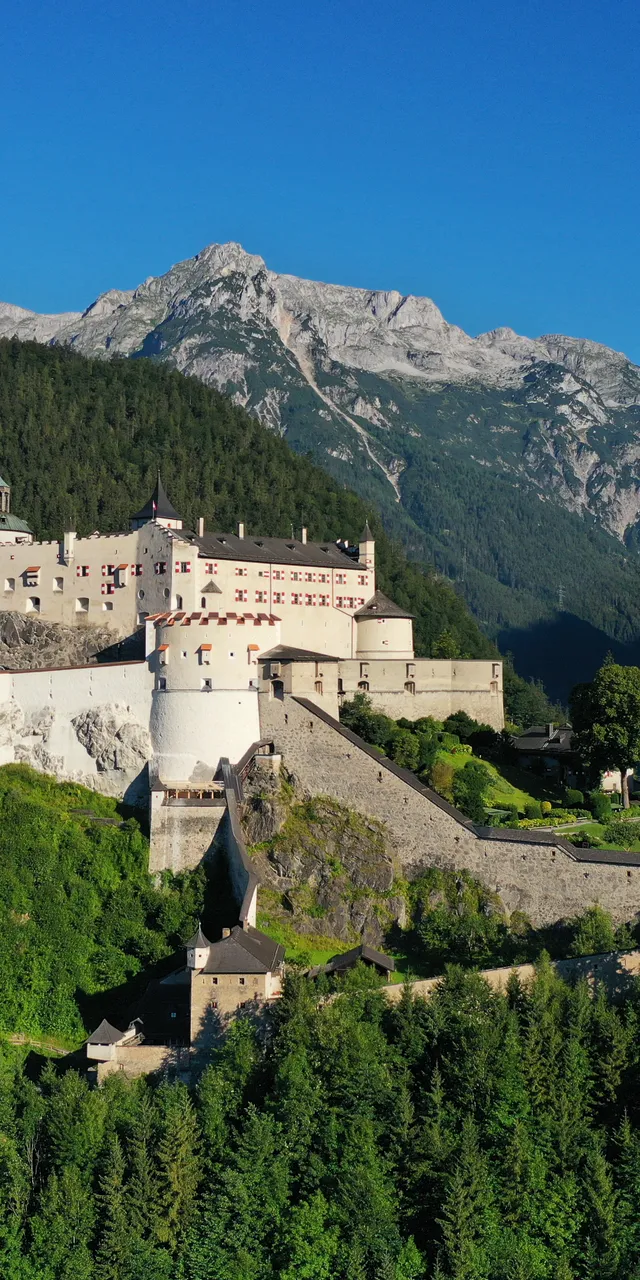 Aussenansicht_BurgHohenwerfen1.jpg